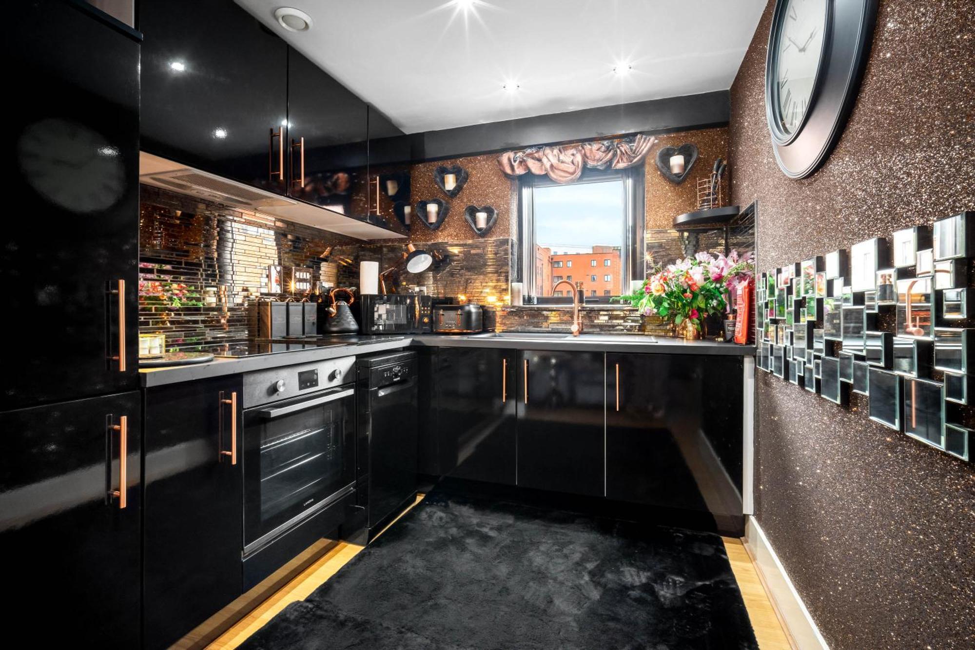 Luxury 1 Bed Flat With Parking 11K - Top Rated - Netflix - Wifi - 70 Inch Smart Tv - Birmingham City Centre - Tv In Bedroom - Top Rated Luaran gambar