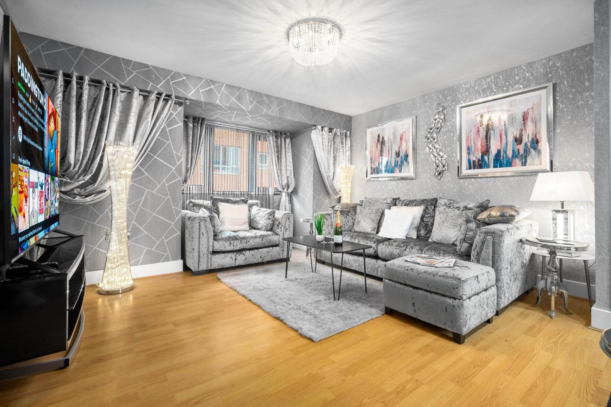 Luxury 1 Bed Flat With Parking 11K - Top Rated - Netflix - Wifi - 70 Inch Smart Tv - Birmingham City Centre - Tv In Bedroom - Top Rated Luaran gambar