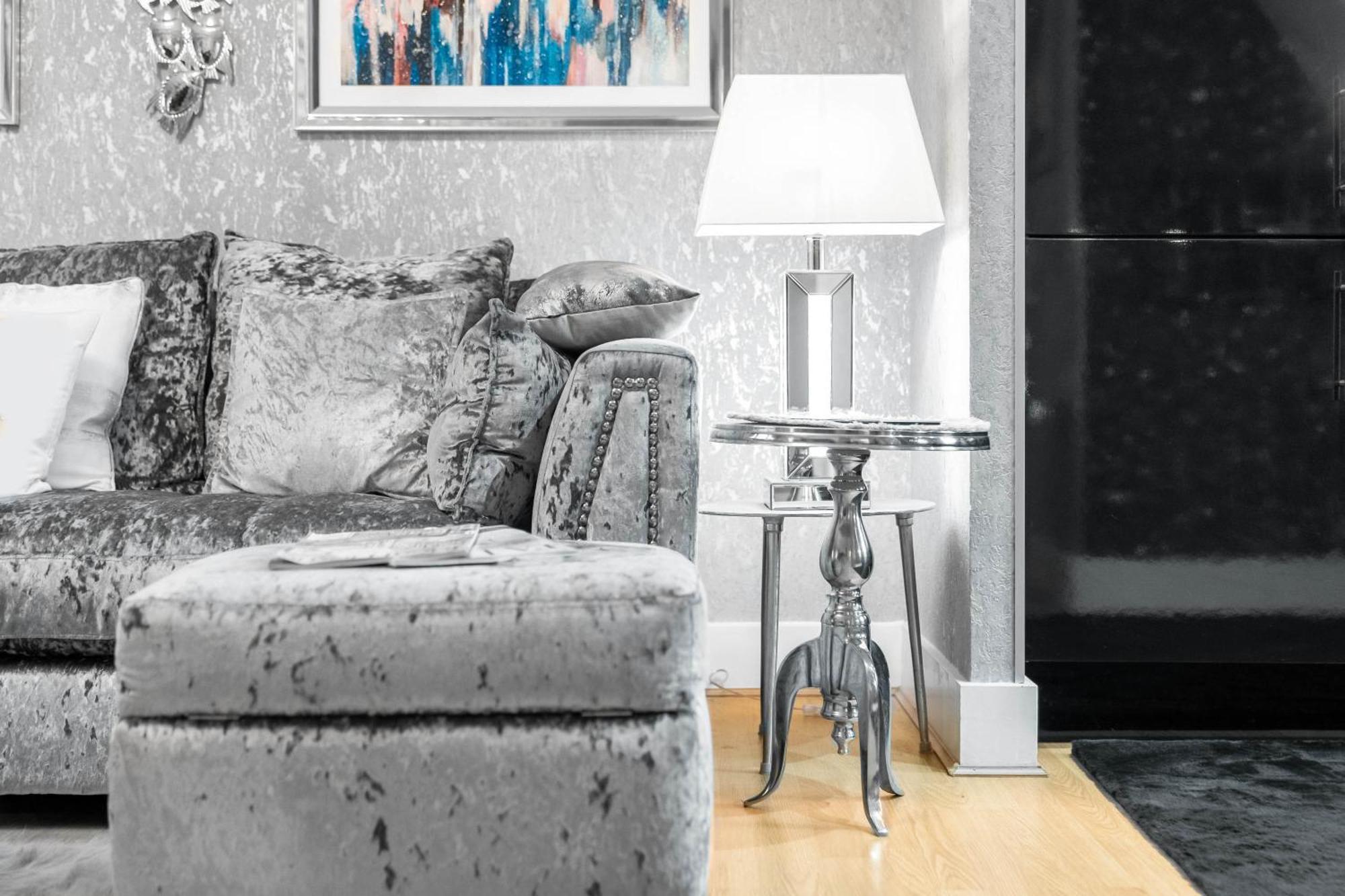 Luxury 1 Bed Flat With Parking 11K - Top Rated - Netflix - Wifi - 70 Inch Smart Tv - Birmingham City Centre - Tv In Bedroom - Top Rated Luaran gambar