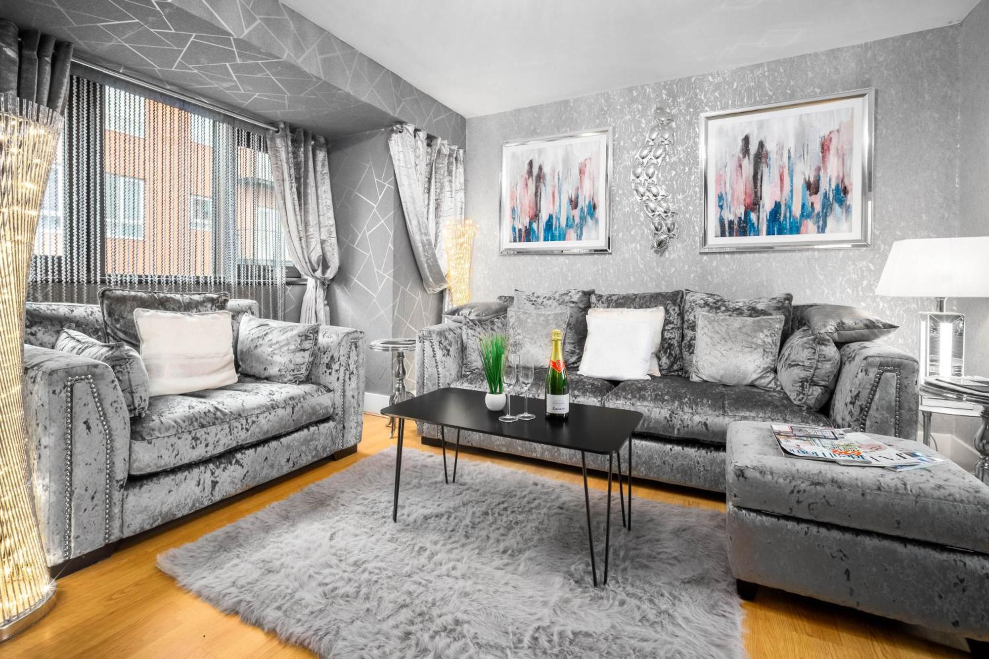 Luxury 1 Bed Flat With Parking 11K - Top Rated - Netflix - Wifi - 70 Inch Smart Tv - Birmingham City Centre - Tv In Bedroom - Top Rated Luaran gambar